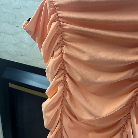 ♥️Fiestar pale orange ruched dress - Picture 3 of 8